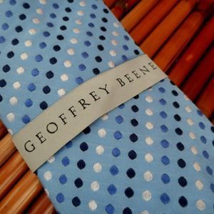NWT GEOFFREY BEENE Blue & White Diagonal Polkadots 100% Silk Tie